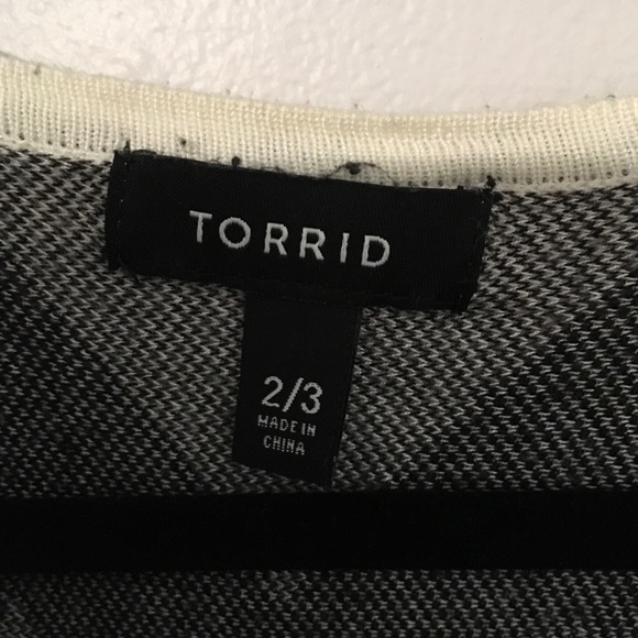 Plus size poncho - Picture 4 of 5